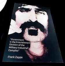 Постер на Френк Запа: „Владата е забава за забава на воениот индустриски комплекс“